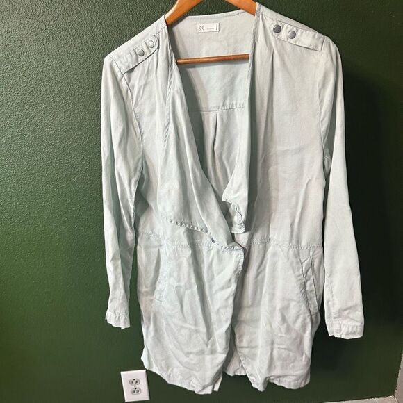 Baby blue light jacket size medium - Picture 3 of 5